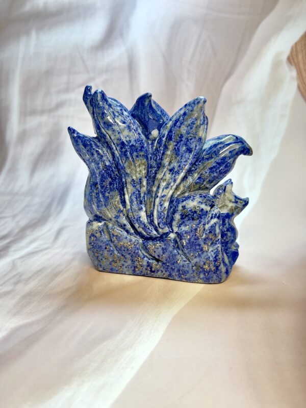 Lapis Lazuli 9 Tailed Fox Carving 575 GM