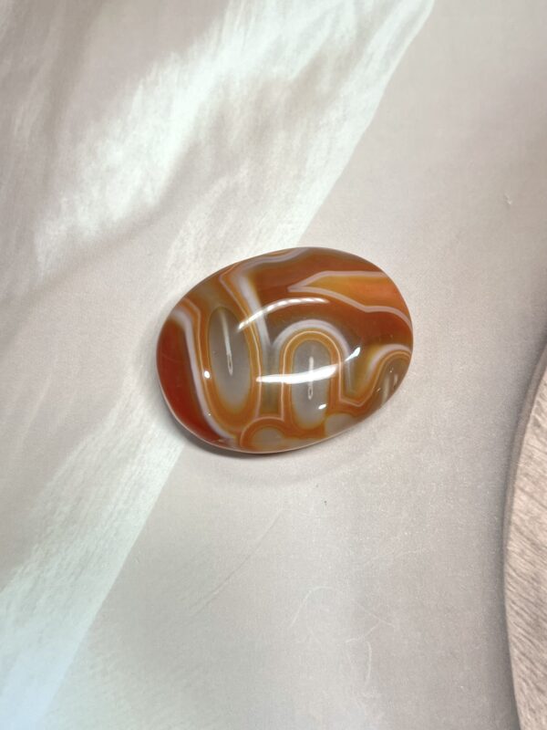 Carnelian Palm Stone 75 GM