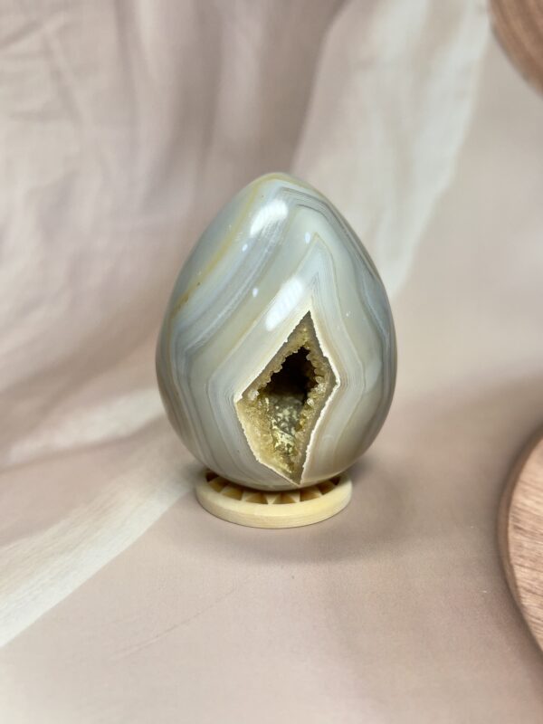 IMG_0464 Gray Banded Agate Egg 210 GM