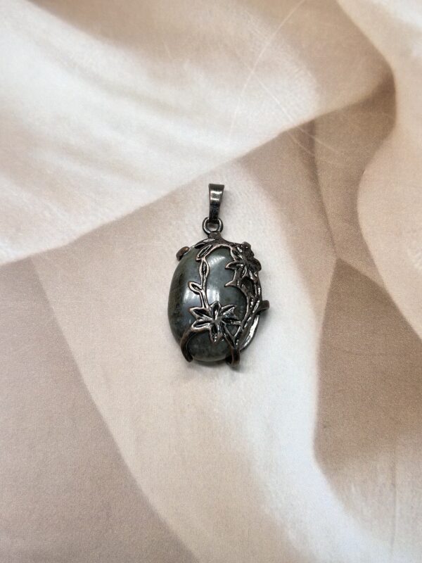 Labradorite Bloom Pendant