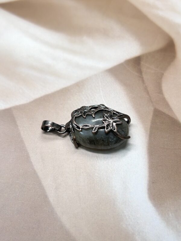Labradorite Bloom Pendant