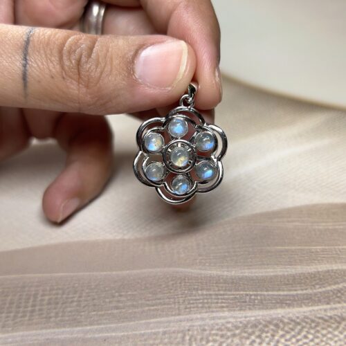 A1C3A166-2CF3-47D3-A84C-0E5CD6570ECE_1_201_a Flashy Labradorite Spinning Pendant | German Silver