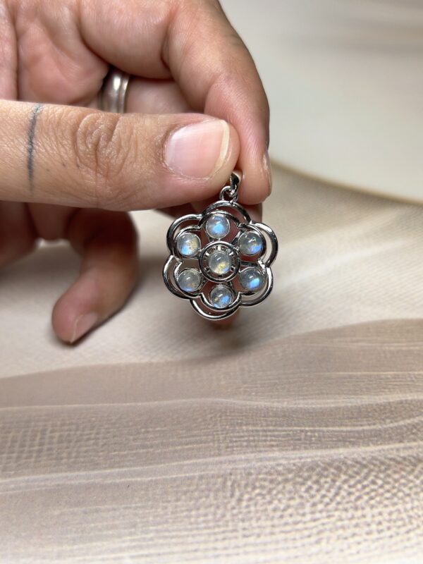 Flashy Labradorite Spinning Pendant | German Silver