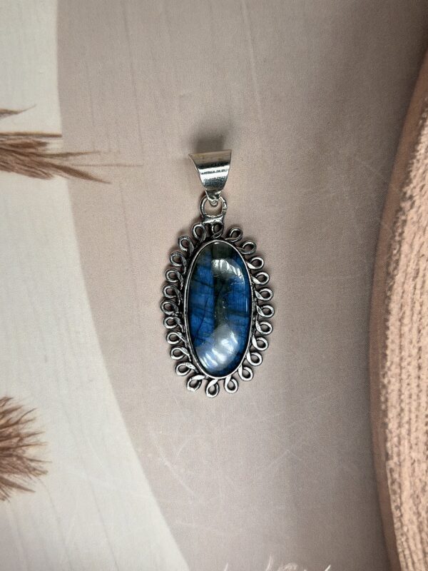 IMG_1794 Electric Blue-Flash Oval Labradorite Pendant | German Silver